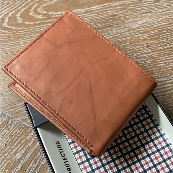 BEN SHERMAN Men’s Bi-Fold Leather Wallet in Tan - Picture 8 of 9